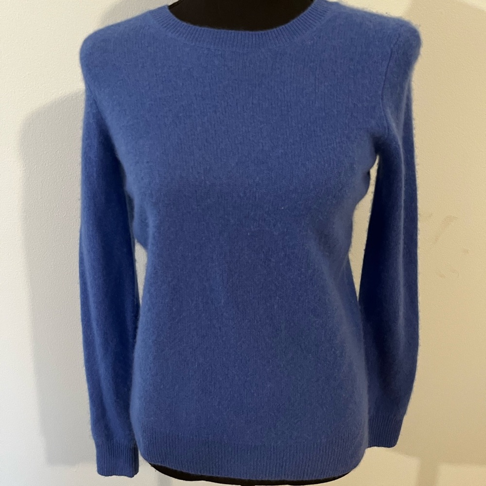 Saks Fifth Avenue 100% Cashmere Classic Blue Crew Neck Sweater